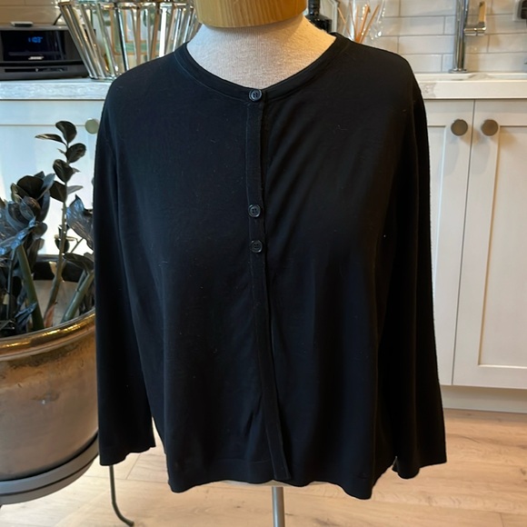 EUC Lafayette 148 New York black wool cardigan with silk button and collar band - Picture 1 of 9